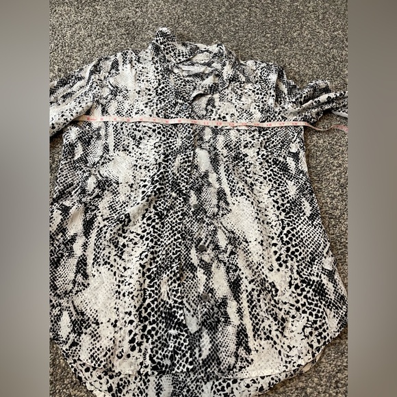 Equipment Femme Snakeskin Silk Button Down Career Blouse Sz XS Long Sleeves - Picture 7 of 8